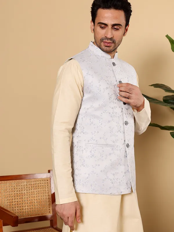 Men's_Black_and_White_Embroidered_Nehru_Jacket
