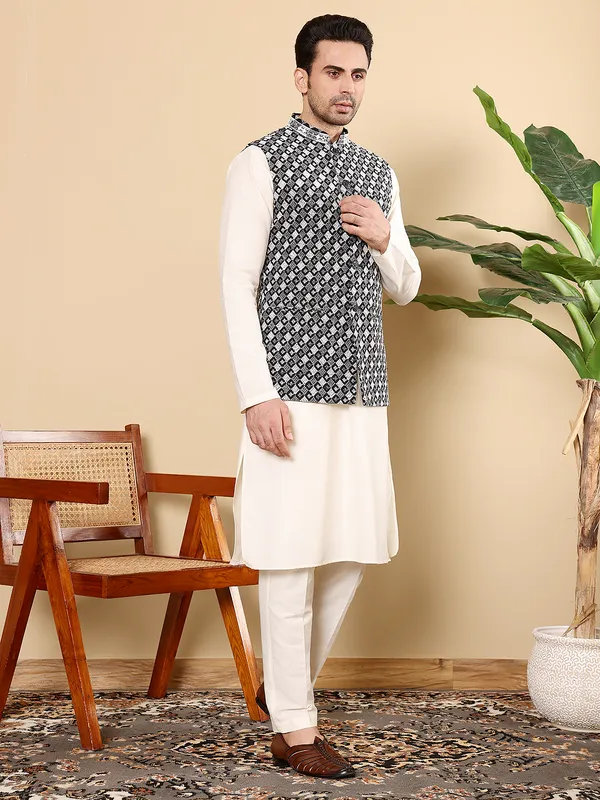 Men's_Black_and_White_Embroidered_Nehru_Jacket