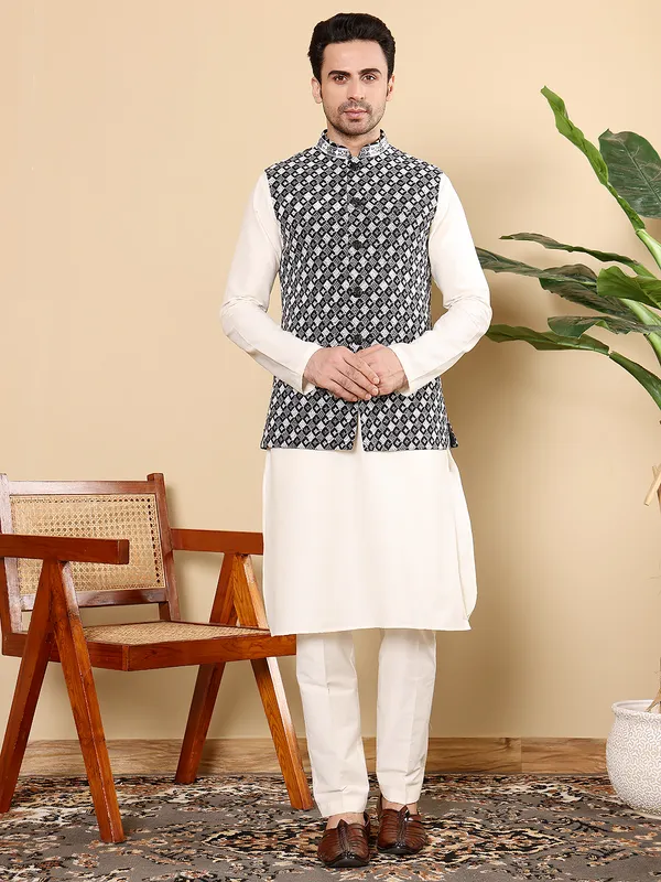 Men's_Black_and_White_Embroidered_Nehru_Jacket