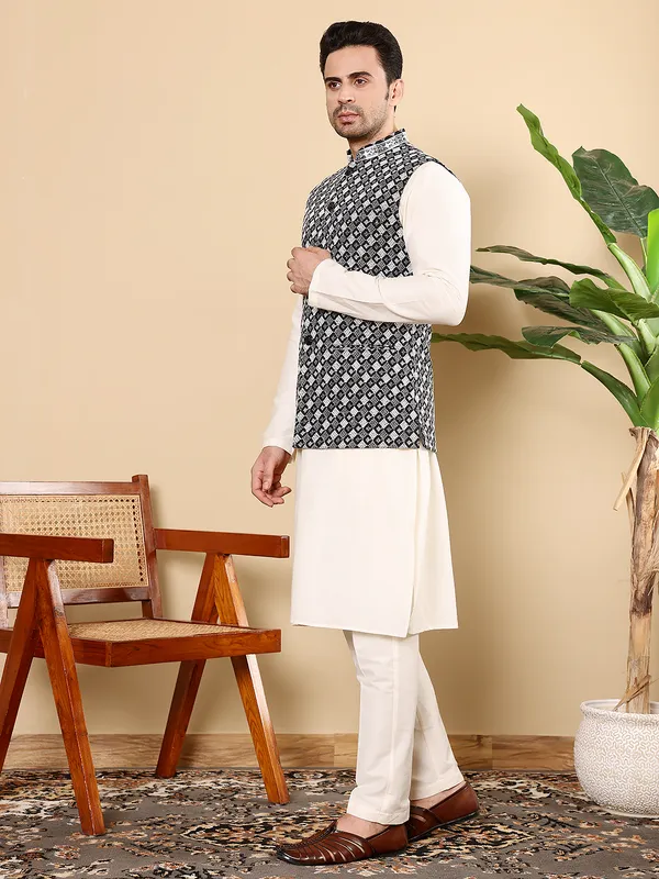 Men's_Black_and_White_Embroidered_Nehru_Jacket