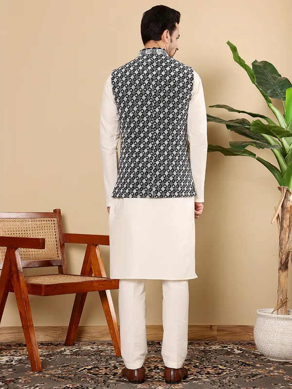 Men's_Black_and_White_Embroidered_Nehru_Jacket