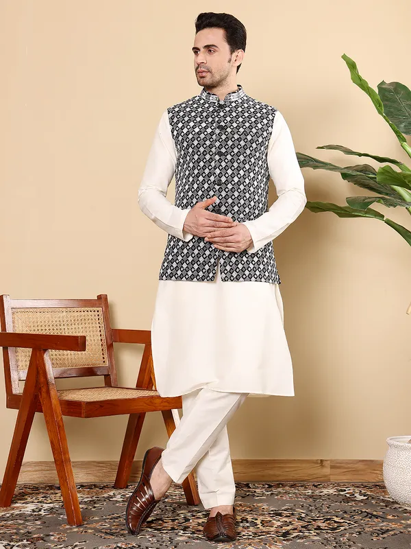 Men's_Black_and_White_Embroidered_Nehru_Jacket