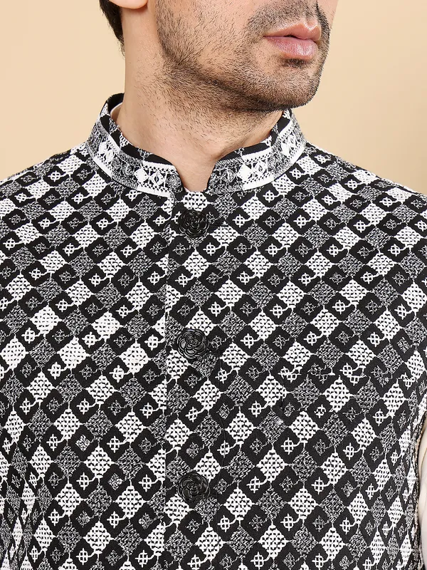 Men's_Black_and_White_Embroidered_Nehru_Jacket