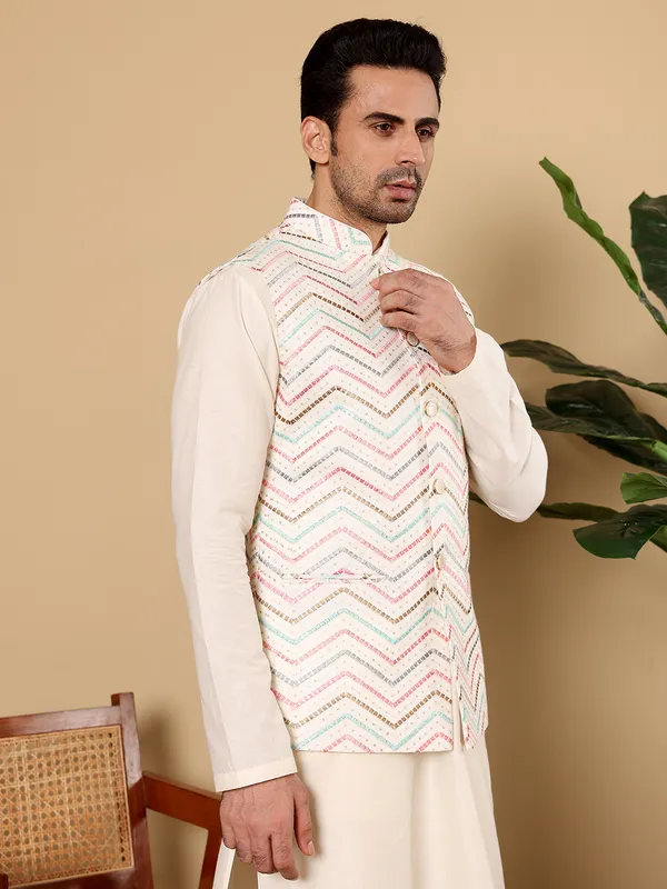Men's_White_Embroidered_Nehru_Jacket