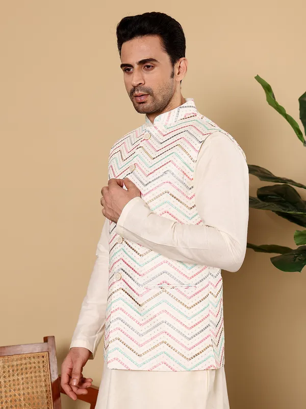 Men's_White_Embroidered_Nehru_Jacket