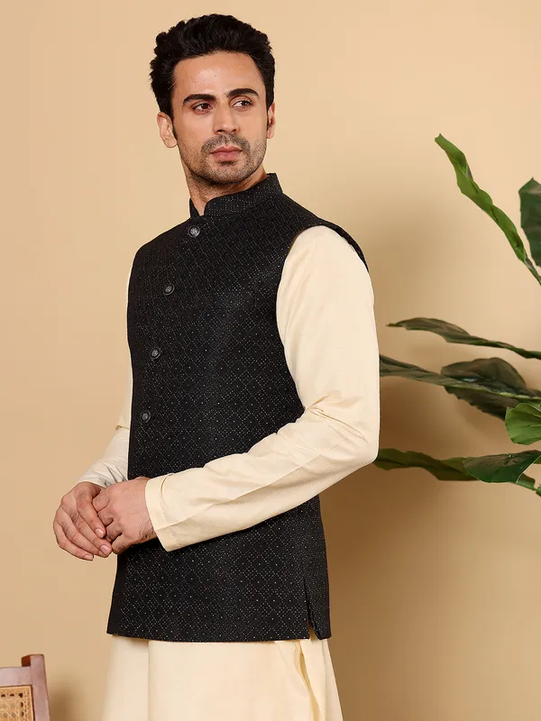 Men's_Black_Embroidered_Nehru_Jacket