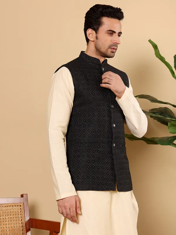 Men's_Black_Embroidered_Nehru_Jacket