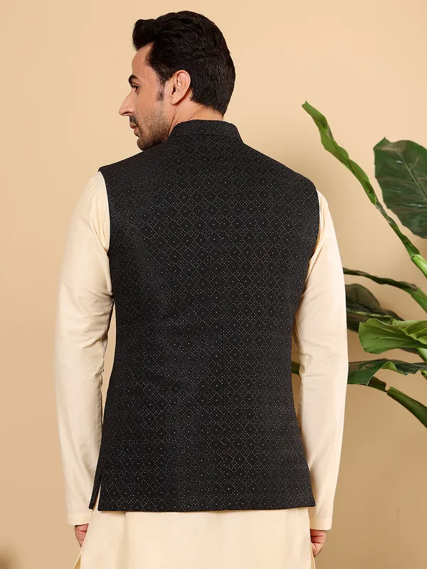 Men's_Black_Embroidered_Nehru_Jacket