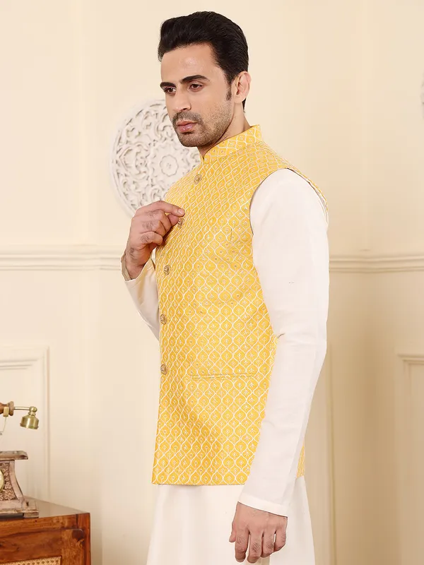 Men's_Yellow_Embroidered_Nehru_Jacket