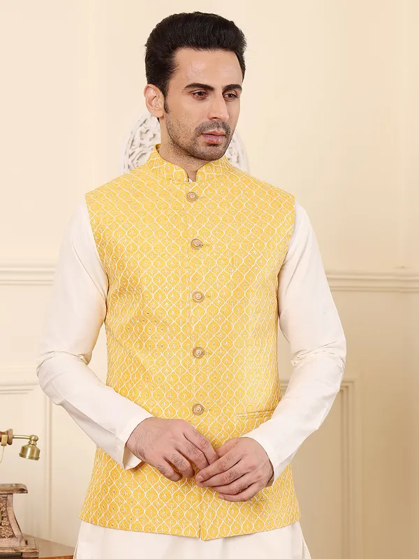 Men's_Yellow_Embroidered_Nehru_Jacket