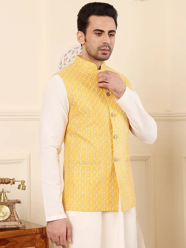 Men's_Yellow_Embroidered_Nehru_Jacket