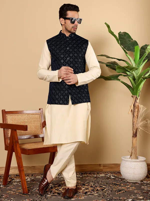 Men's_Black_Embroidered_Nehru_Jacket