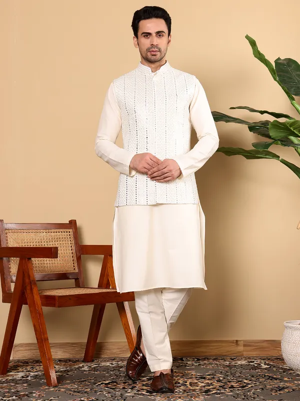 Men's_White_Embroidered_Nehru_Jacket