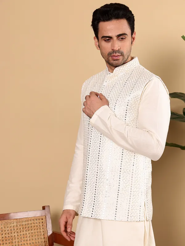 Men's_White_Embroidered_Nehru_Jacket
