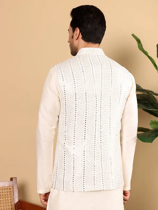 Men's_White_Embroidered_Nehru_Jacket