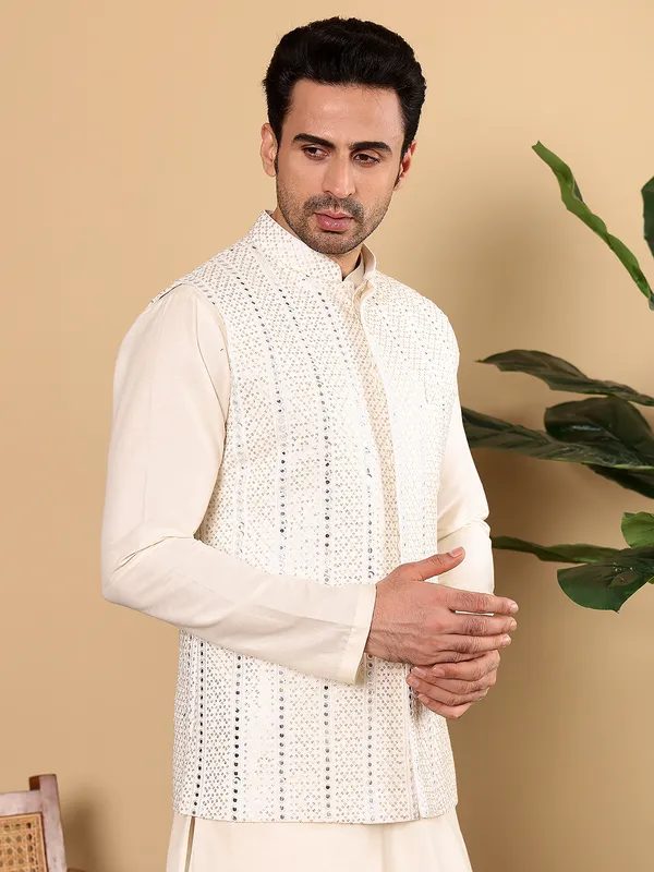Men's_White_Embroidered_Nehru_Jacket