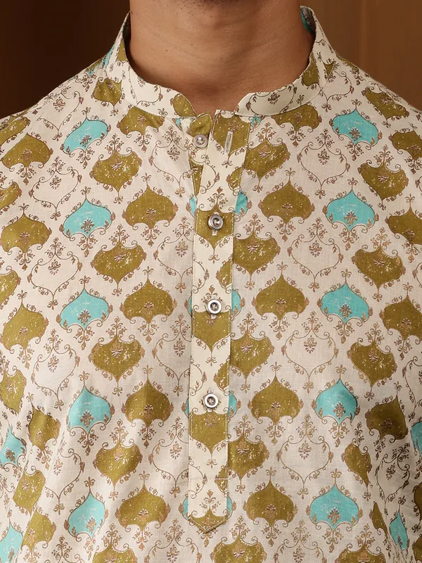 Off-White_Viscose_Blend_All-Over_Geometric_Print_Kurta_For_Men