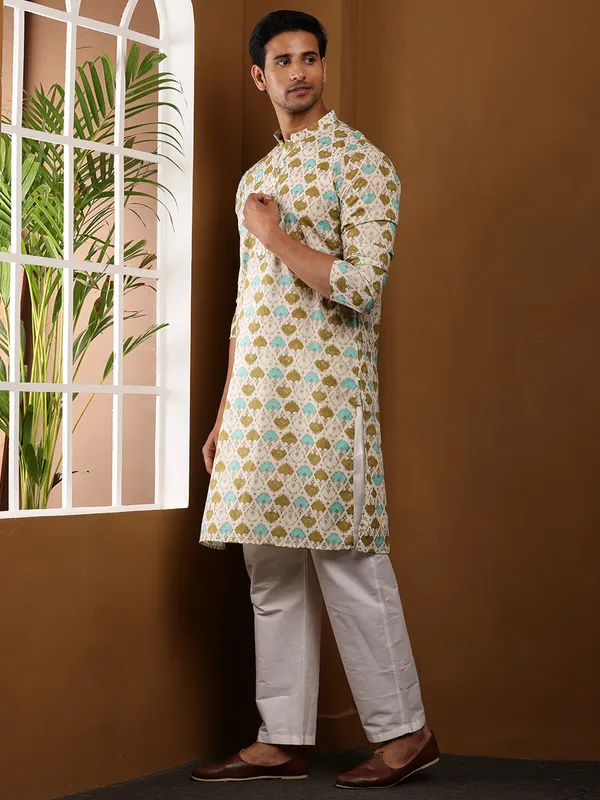 Off-White_Viscose_Blend_All-Over_Geometric_Print_Kurta_For_Men
