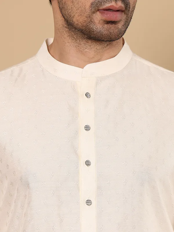 Men's_Off-White_Straight_Viscose_Silk_kurta_with_Textured_Effect_and_Off_White_solid_trouser_style_churidar