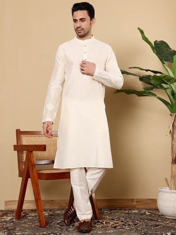 Men's_Off-White_Straight_Viscose_Silk_kurta_with_Textured_Effect_and_Off_White_solid_trouser_style_churidar