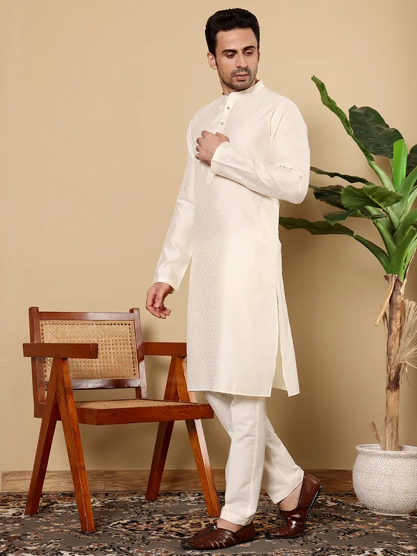 Men's_Off-White_Straight_Viscose_Silk_kurta_with_Textured_Effect_and_Off_White_solid_trouser_style_churidar