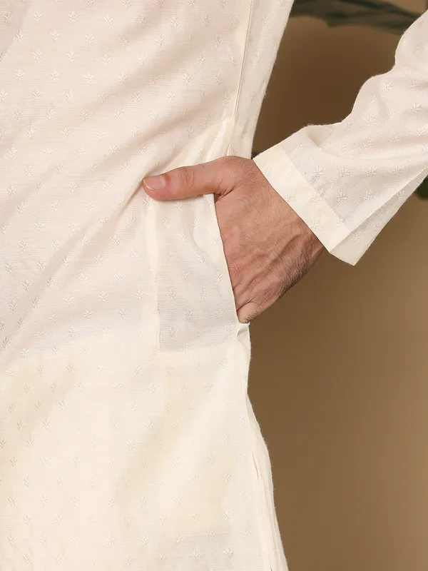 Men's_Off-White_Straight_Viscose_Silk_kurta_with_Textured_Effect_and_Off_White_solid_trouser_style_churidar