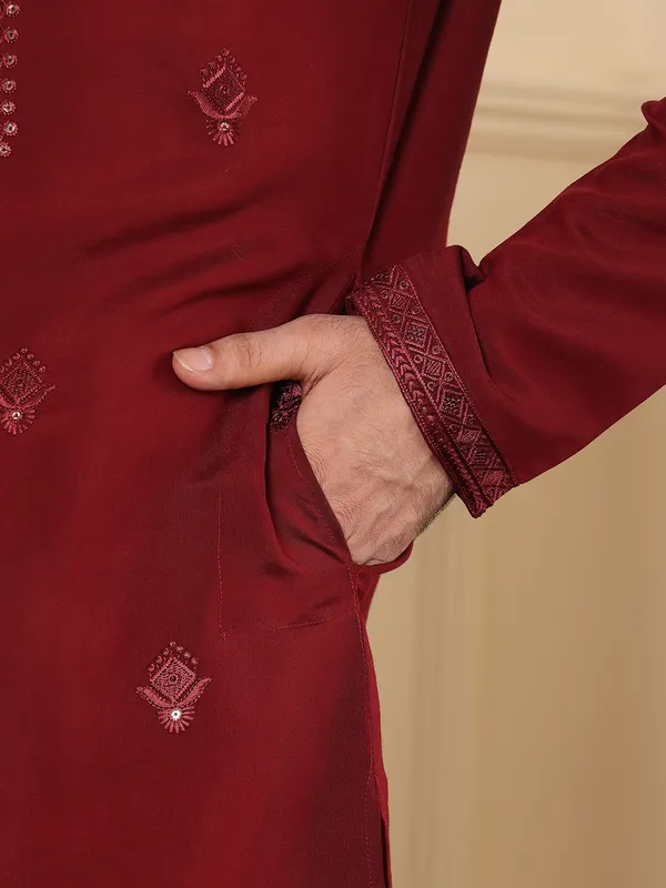 Men's_Dark_Red_Straight_Viscose_Silk_Kurta_with_Embroidered_Neckline_and_Motifs,Off_White_solid_trouser_style_churidar