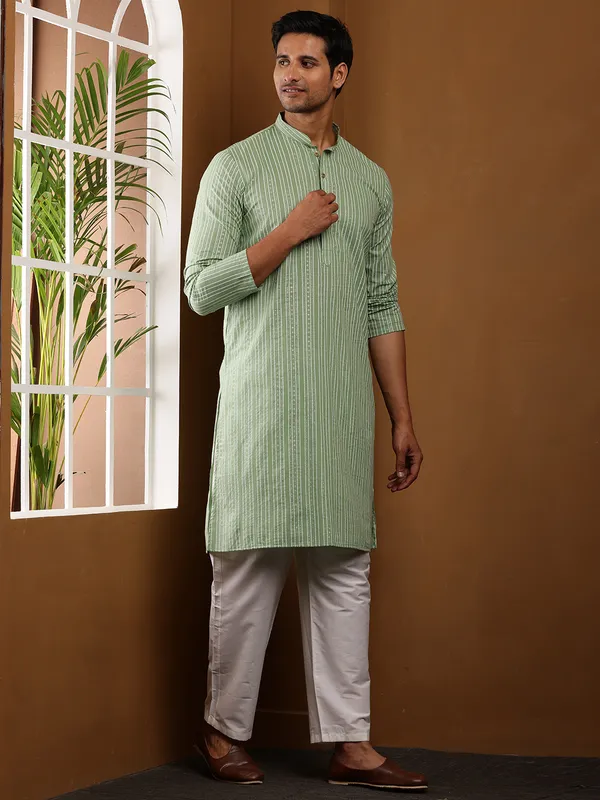 Men_Green_Ikat_Printed_Cotton_Kurta_with_White_Pyjama