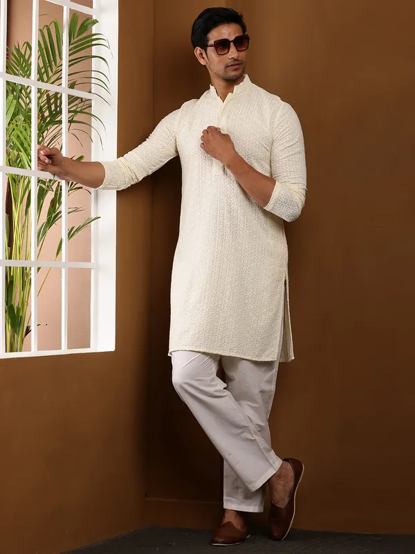 Men_Off-White_Embroidered_Kurta_with_White_Pyjama