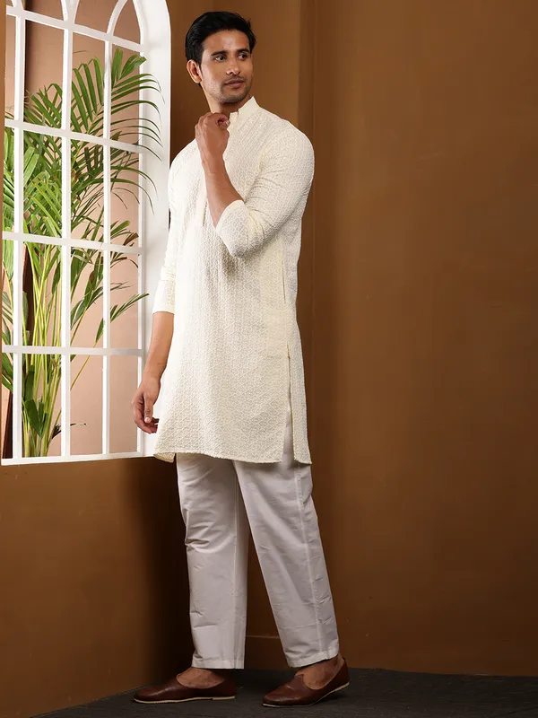 Men_Off-White_Embroidered_Kurta_with_White_Pyjama