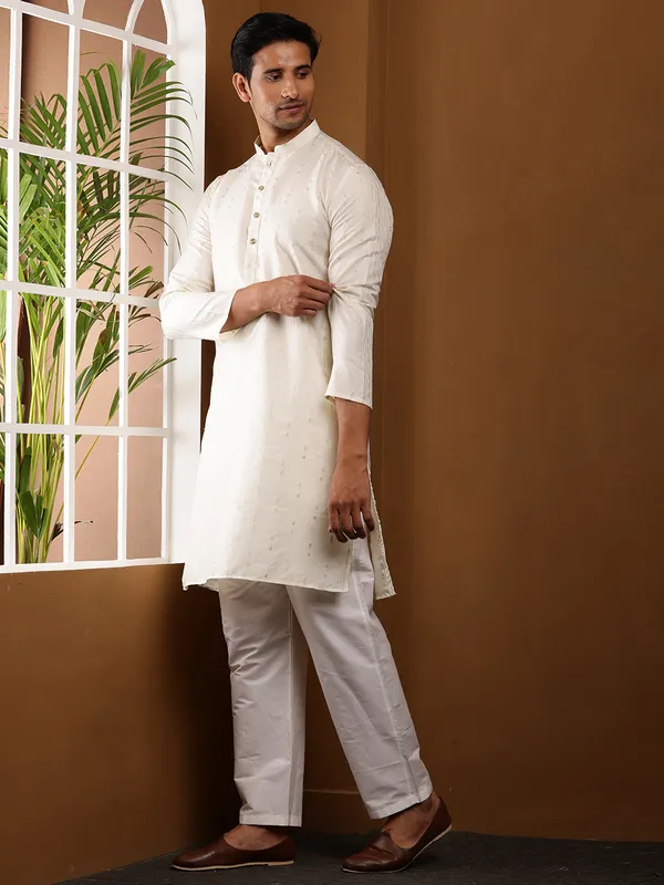 Men_Off-White_Self-Textured_Viscose_Blend_Kurta_With_White_Pyjama_Set