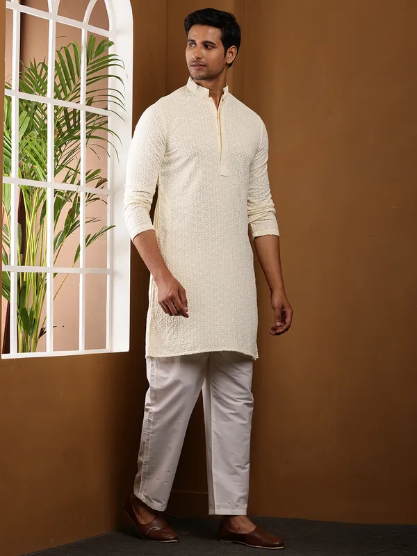 Off-White_Woven_Viscose_Blend_Straight_Hem_Kurta_For_Men