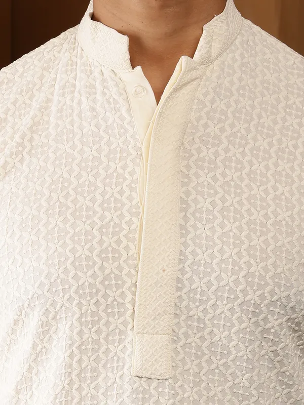 Off-White_Woven_Viscose_Blend_Straight_Hem_Kurta_For_Men