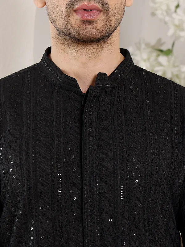 Black_Straight_Viscose_Silk_Embroidery_Kurta_For_Men