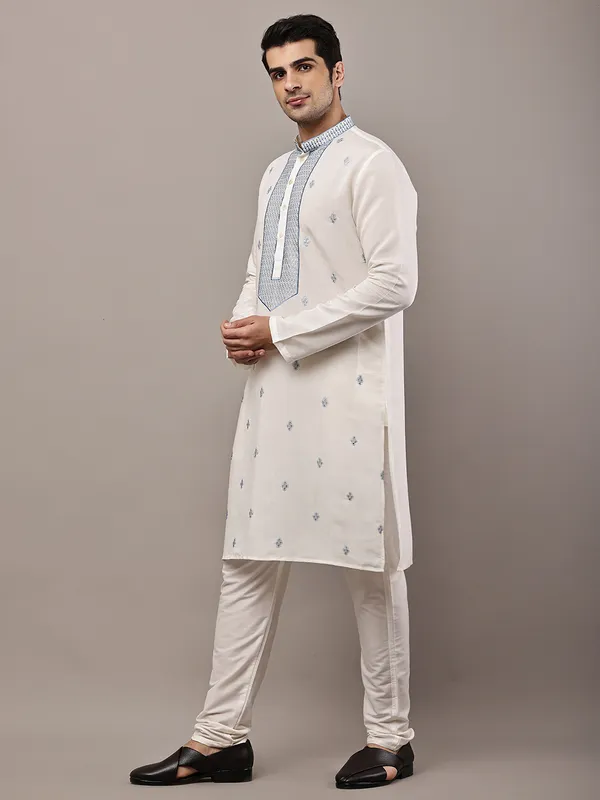 Off-White_Embroidered_Kurta_Set_with_Cream_Pajama_For_Men