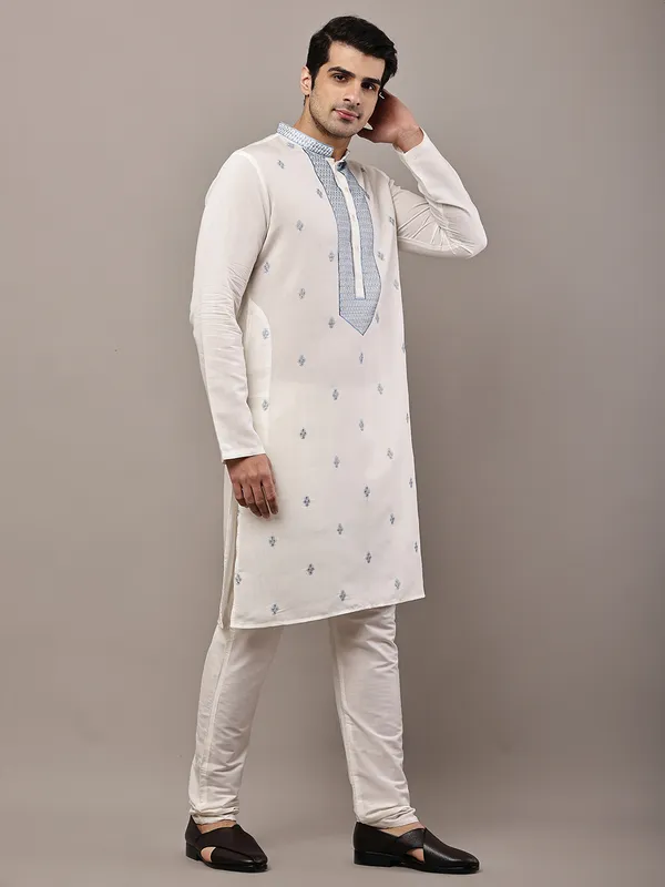 Off-White_Embroidered_Kurta_Set_with_Cream_Pajama_For_Men