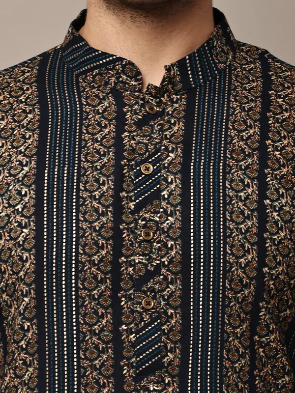 Navy_Blue_Textured_Threadwork_Kurta_with_Traditional_Off-White_Viscose_Pyjama_For_Men