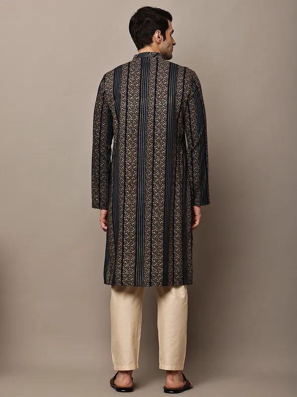 Navy_Blue_Textured_Threadwork_Kurta_with_Traditional_Off-White_Viscose_Pyjama_For_Men