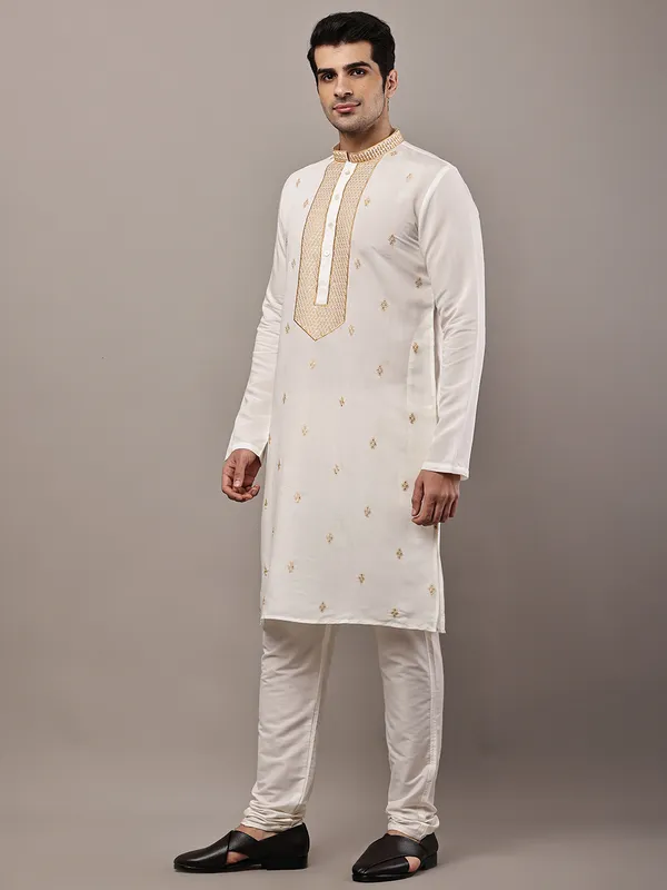 Off-White_Embroidered_Kurta_Set_with_Cream_Pajama_For_Men