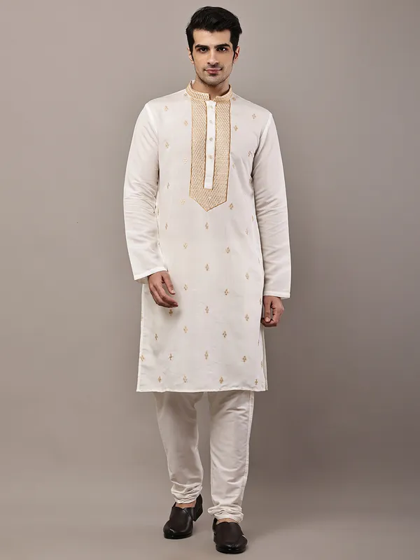 Off-White_Embroidered_Kurta_Set_with_Cream_Pajama_For_Men