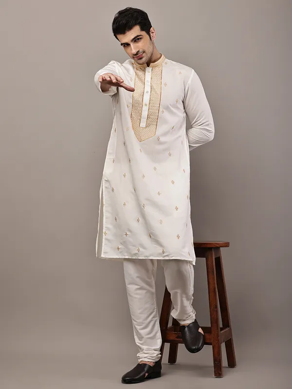 Off-White_Embroidered_Kurta_Set_with_Cream_Pajama_For_Men
