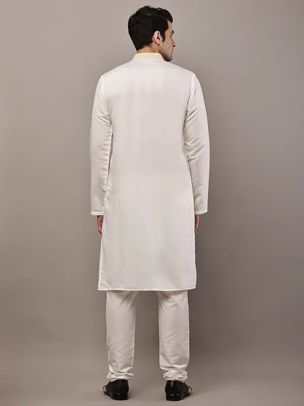 Off-White_Embroidered_Kurta_Set_with_Cream_Pajama_For_Men