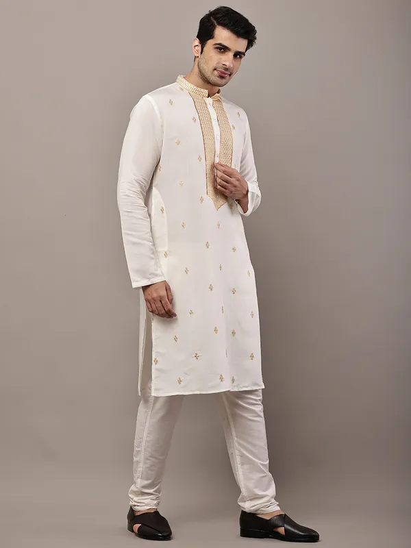 Off-White_Embroidered_Kurta_Set_with_Cream_Pajama_For_Men