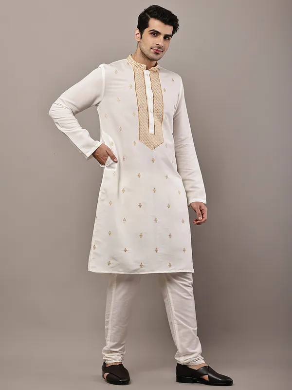 Off-White_Embroidered_Kurta_Set_with_Cream_Pajama_For_Men