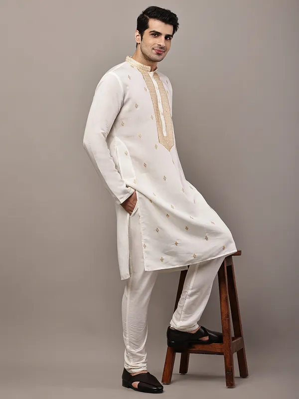 Off-White_Embroidered_Kurta_Set_with_Cream_Pajama_For_Men