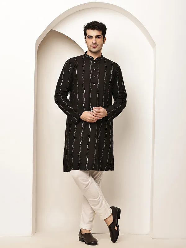 Black_Textured_Threadwork_Kurta_For_Men