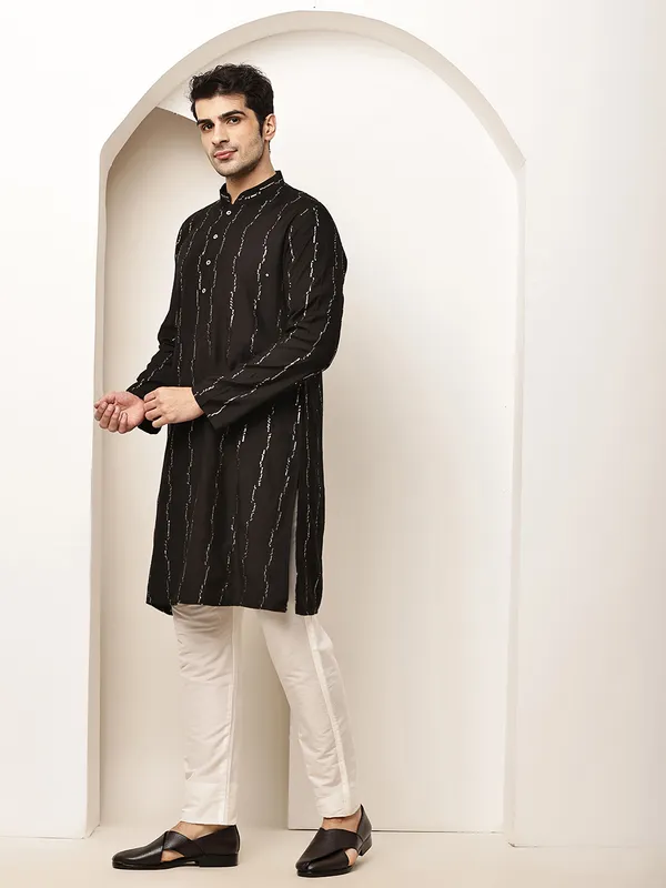 Black_Textured_Threadwork_Kurta_For_Men