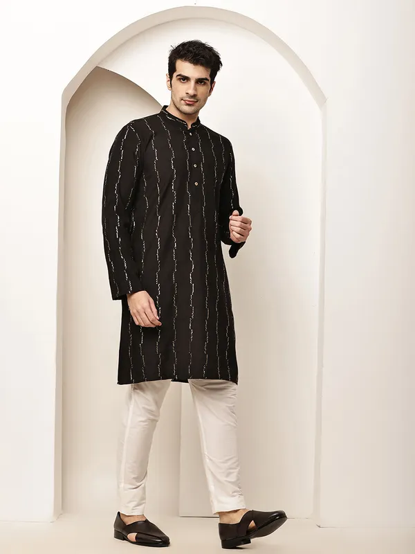 Black_Textured_Threadwork_Kurta_For_Men