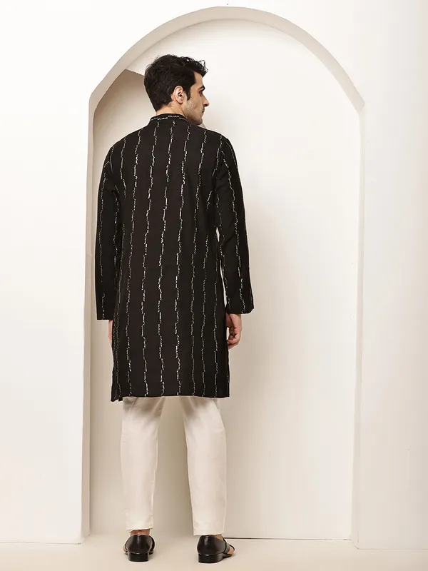 Black_Textured_Threadwork_Kurta_For_Men