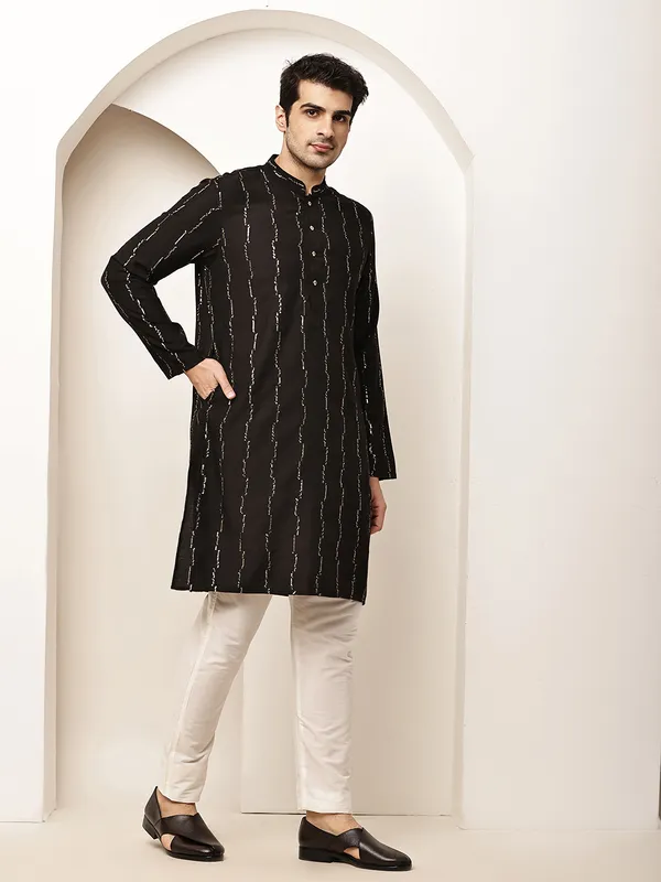 Black_Textured_Threadwork_Kurta_For_Men